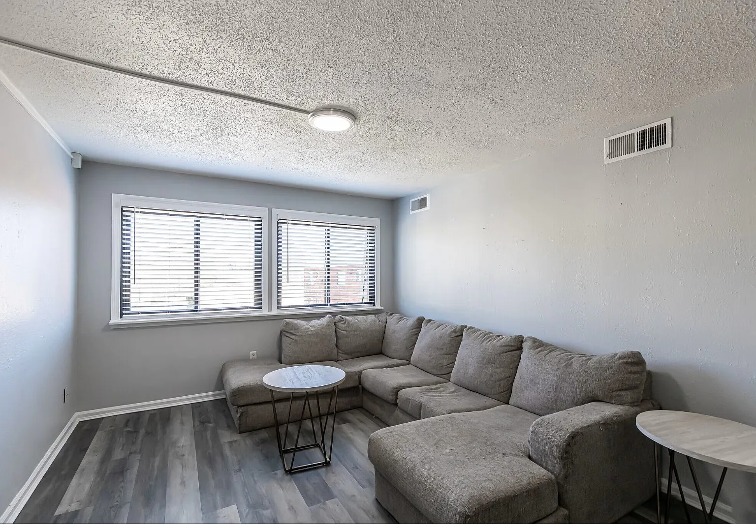 2 bed, 900 sqft, $1,500 — Photo 3