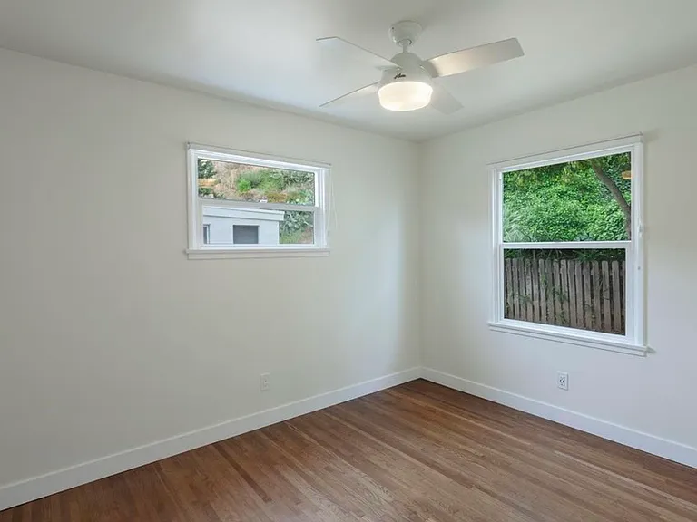 102 N Kalorama St — Photo 10