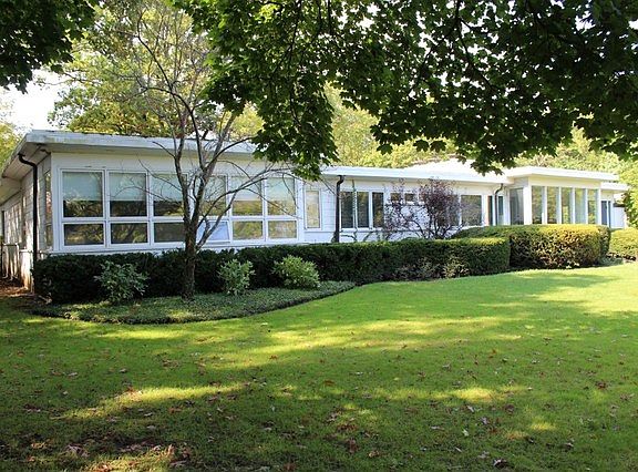 5th image of 190 Pine Point Dr