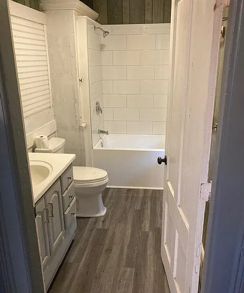 1127 Main St #A — Photo 2