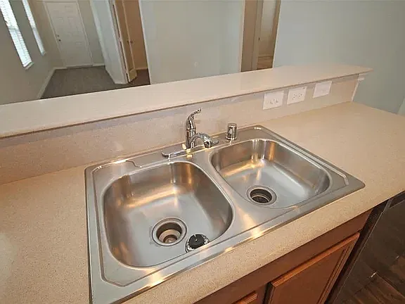 3 bed, 1510 sqft, $1,895 — Photo 3