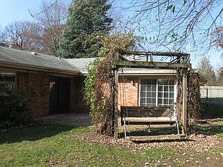 2nd image of 6942 N Ridgewood Ln