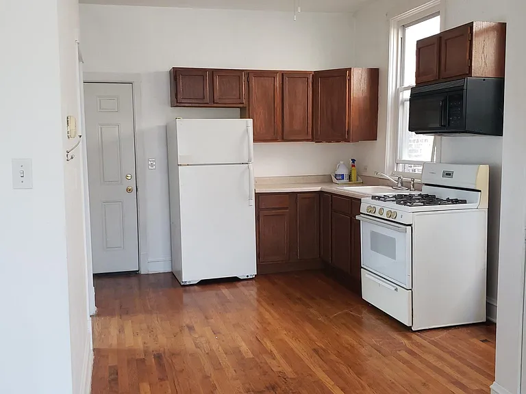 2238 W 21st St #2F — Photo 6