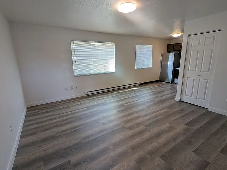 211-225 N Peterson Dr — Photo 49