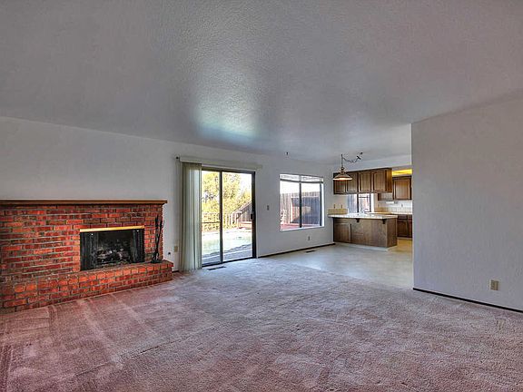 4th image of 3142 La Mesa Dr