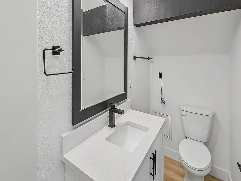 The Crest |NEWLY Renovated Studios, Lofts, 1, 2 & 3 Bedroom Homes Near the Beach — Photo 21