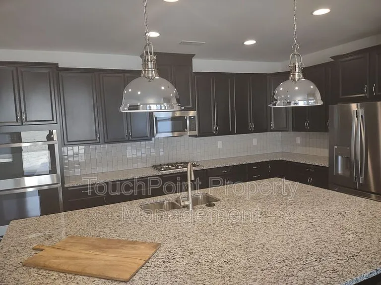 906 Acorn Way — Photo 4
