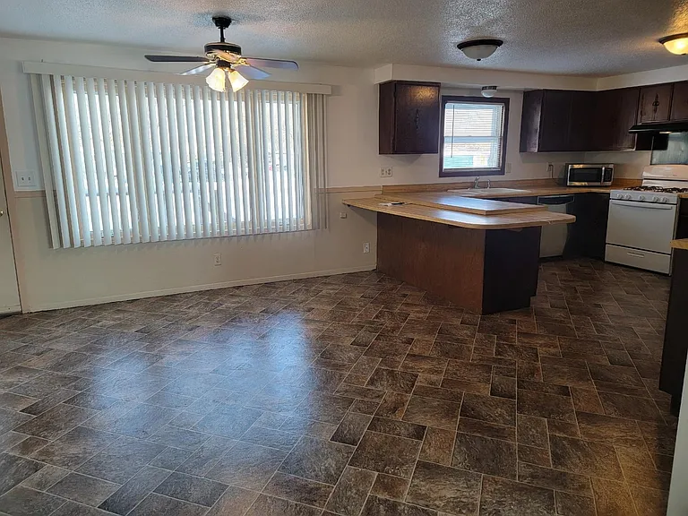 48 Rose Park SW — Photo 14
