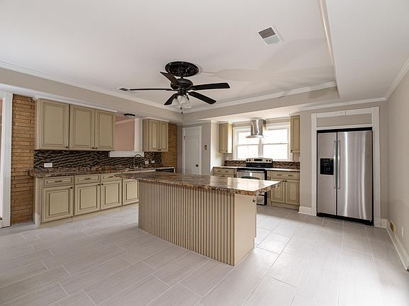 3rd image of 519 Harolds Dr NW
