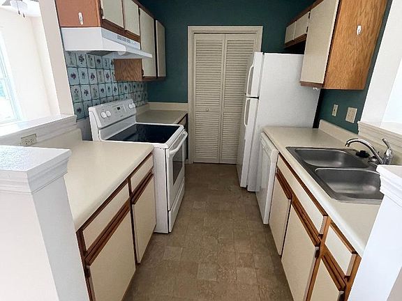 3rd image of 147 Lora Dr
