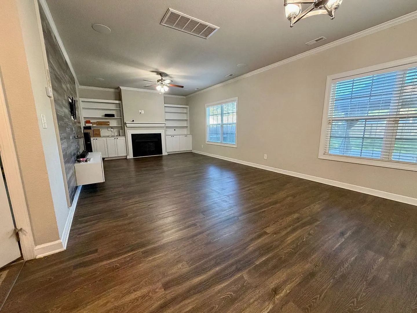 Wow! 4 bedroom, 3 bath home. — Photo 3