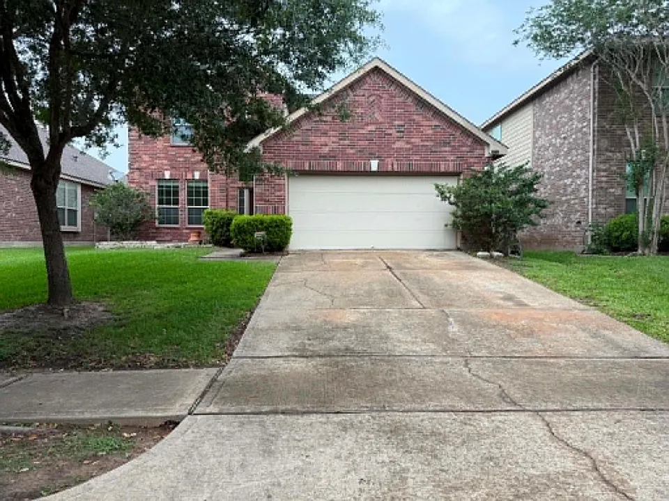 19806 Amber Village Ln