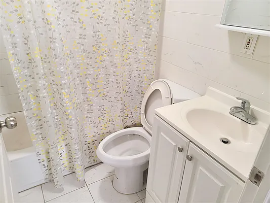 Rented by Virtual Real Estate | media 10