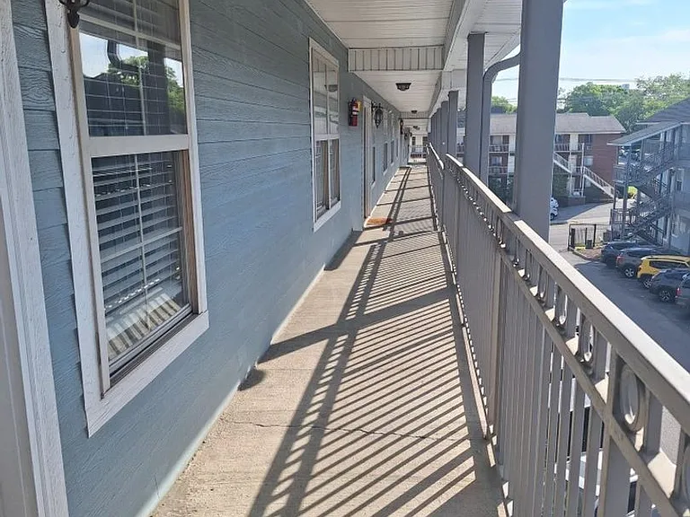 1636 Queen Anne Way — Photo 28