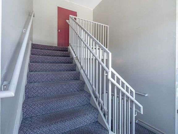 4th image of 727 Killarney Ct APT 2C