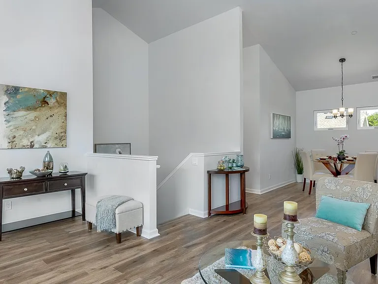 534 S Branciforte Ave — Photo 8