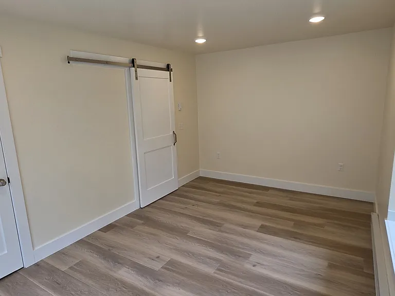 908 W Beall St — Photo 13