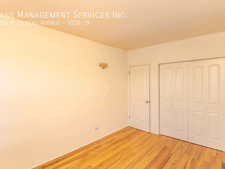1050 W Dickens Ave #19 — Photo 12