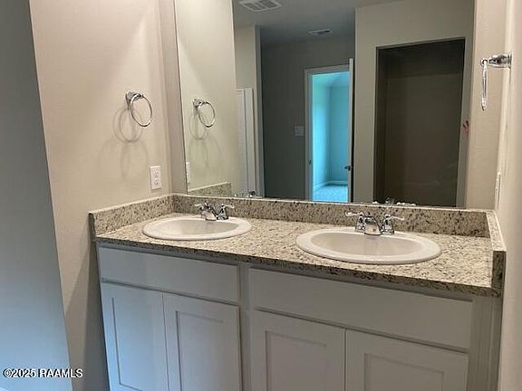 3rd image of 112 Broussard Hill Dr
