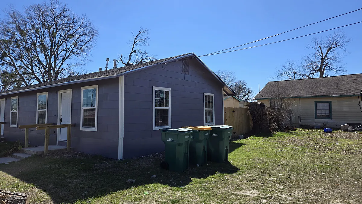 Building Photo - 705 Crockett Dr #707
