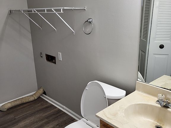 3rd image of 1643 Foxhaven Dr APT 14