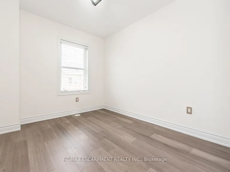 64 City Park Cir — Photo 39
