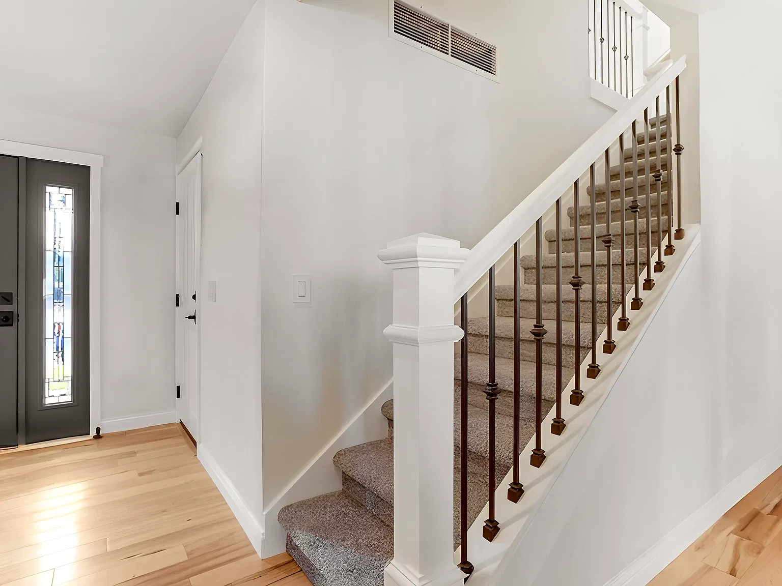3 bed, 2.5 bath, 1640 sqft, $3,400 — Photo 4