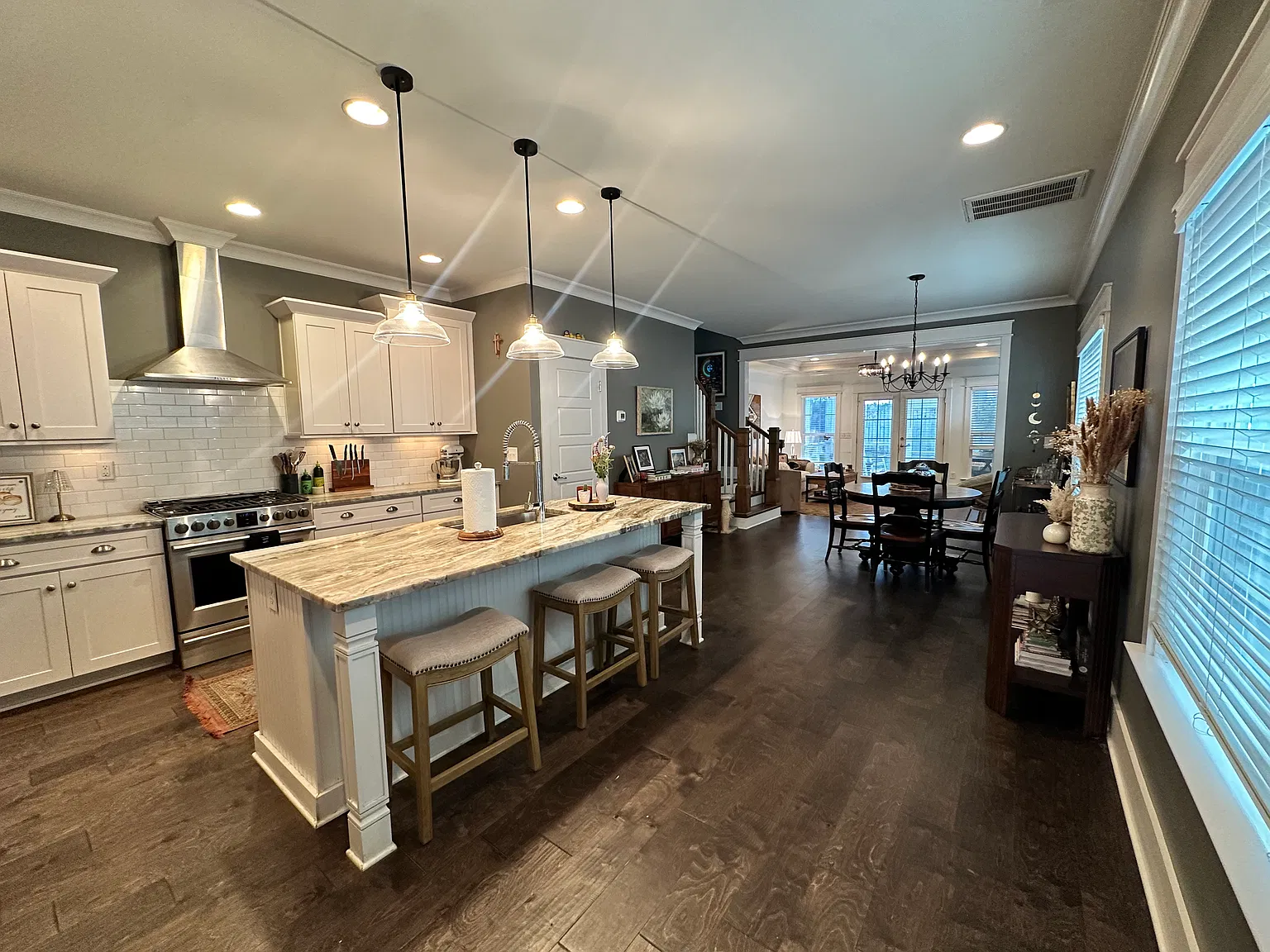 3 bed, 2.5 bath, 1941 sqft, $3,500 — Photo 3