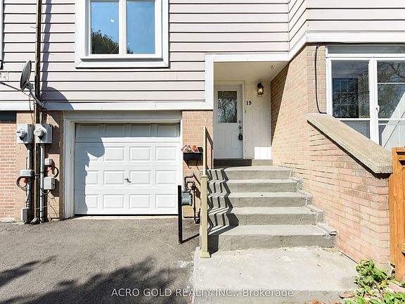 3rd image of 19 Hoskins Sq