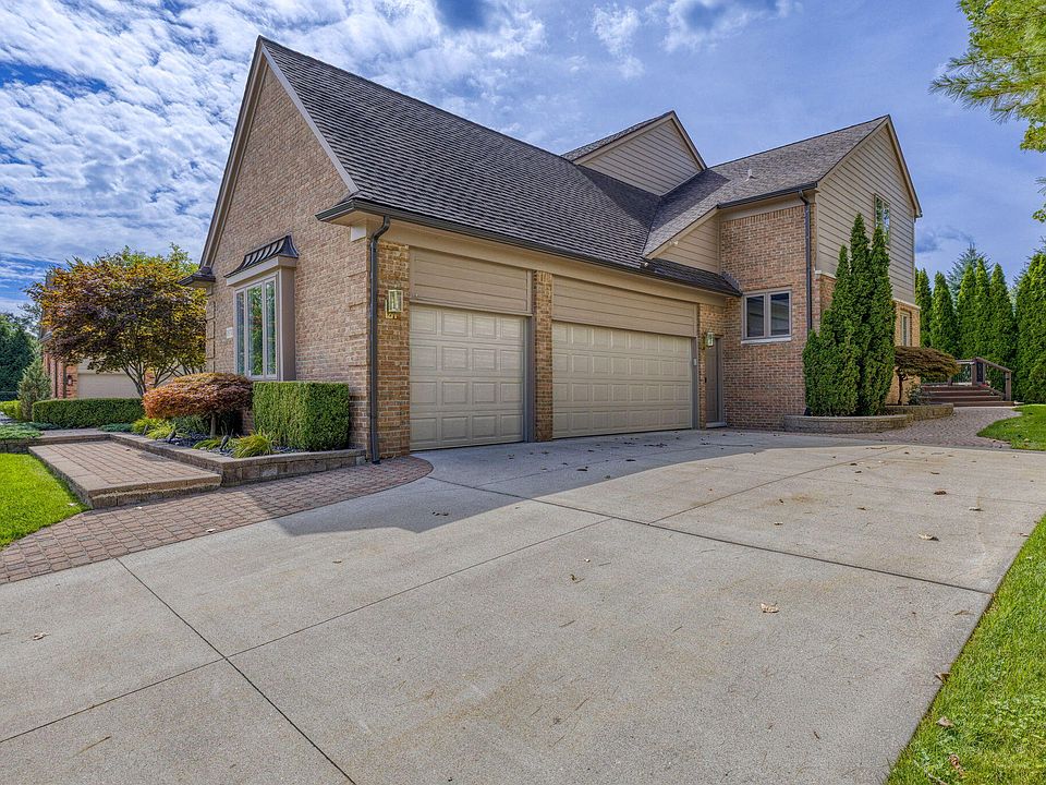 3972 Greenwood Dr, photo 2