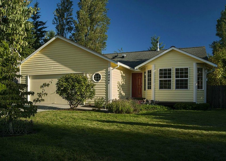 1st image of 19261 NE Crestwood Ct