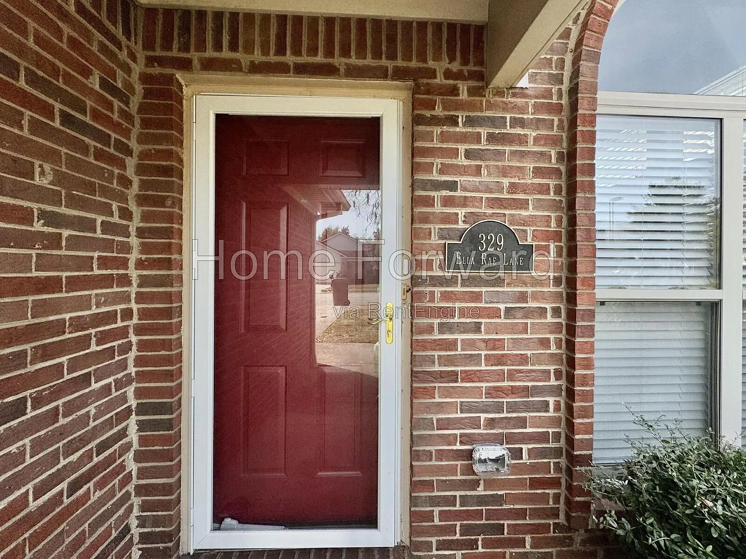 3 bed, 3.0 bath, 1714 sqft, $2,100 — Photo 3