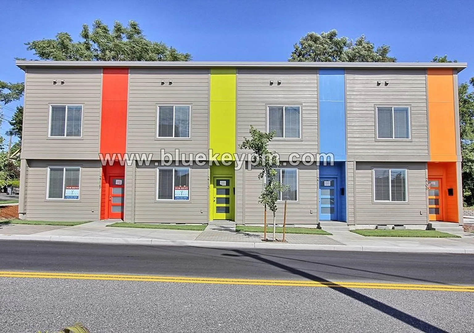 2 Bed, 2.5 Bath Townhome on Broadway and E. 28th Street — Photo 1