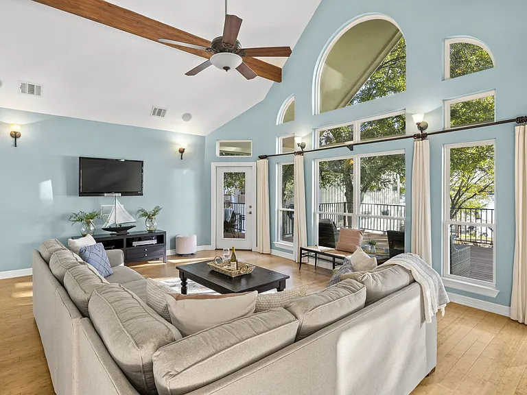 Campa Pajama Ln — Photo 10