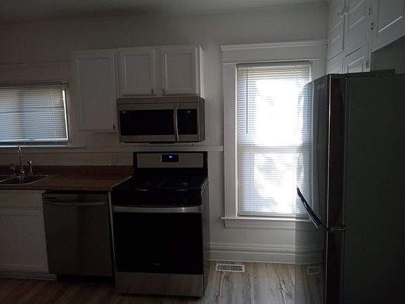 4th image of 323 W Saginaw St APT 1