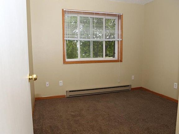 3rd image of 1017 Humboldt Ave N