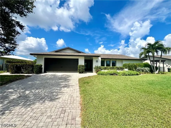 5573 Amoroso Dr, Fort Myers, FL 33919