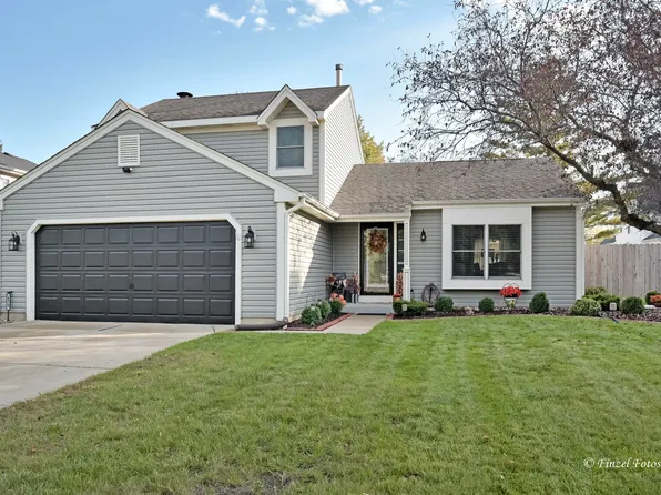 873 Dartmoor Dr, Crystal Lake, IL 60014