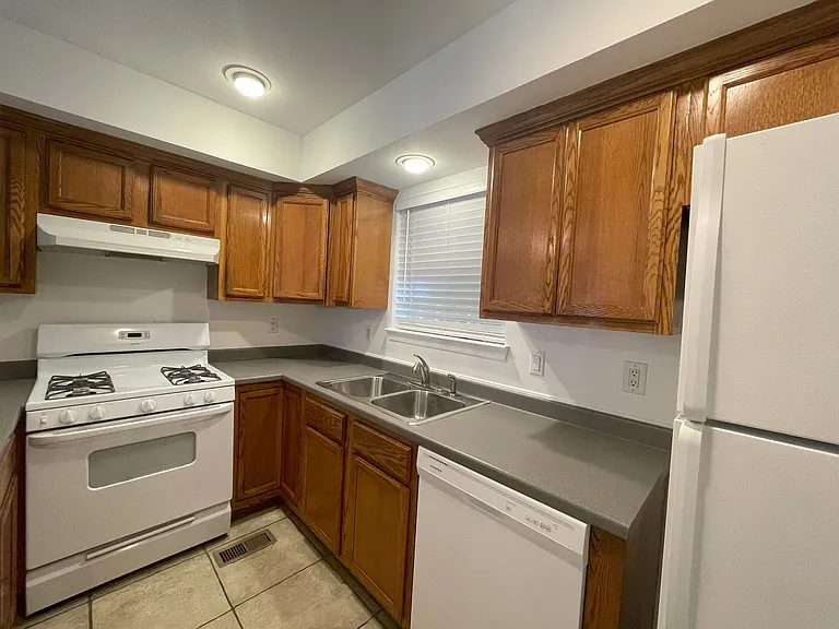 2200A Elder St — Photo 5