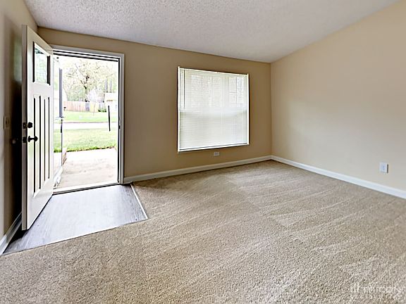 4th image of 2701 Diana Dr