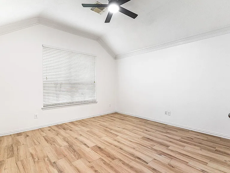 28259 Daystrom Ln — Photo 11