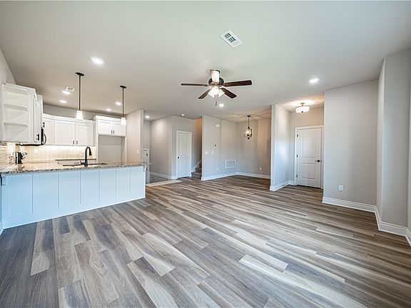 5th image of 2160 W Moore Ln