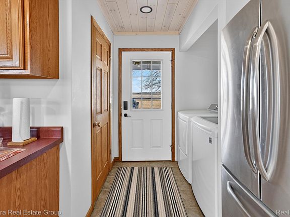 3rd image of 1137 Crawford Rd