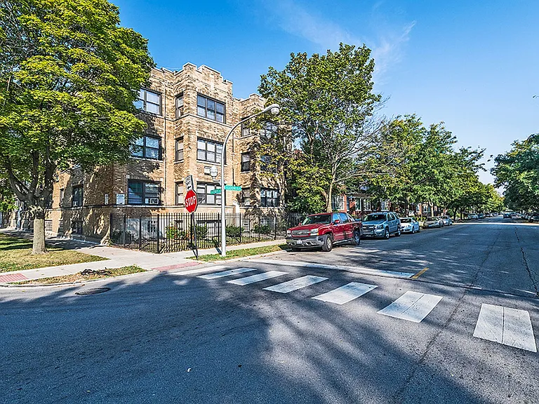 7754 S Loomis — Photo 17