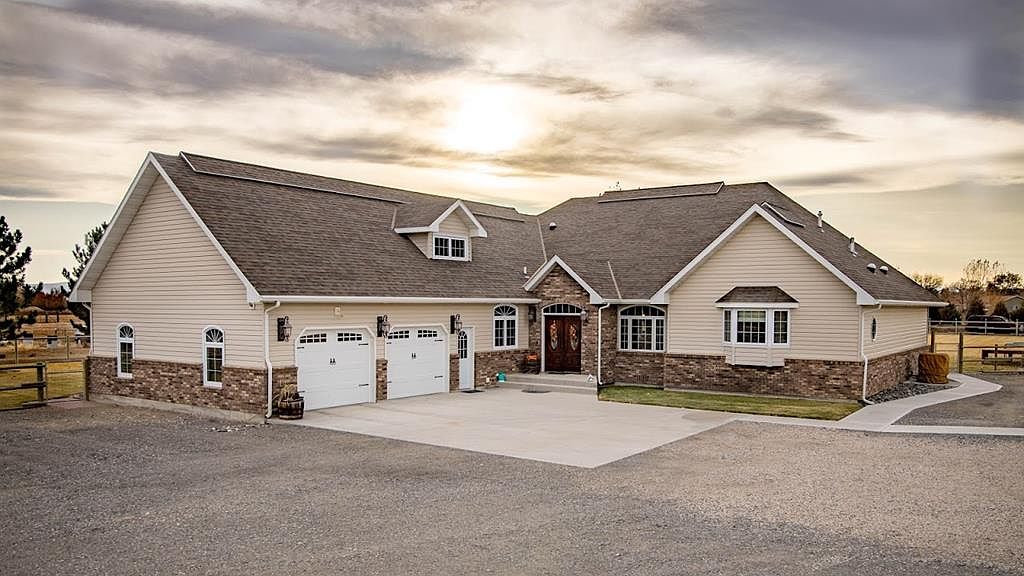 882 Davis Rd Powell Wy 82435 Mls 10016292 Zillow