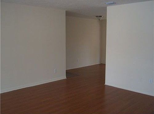 3rd image of 230 SE 1st Ave