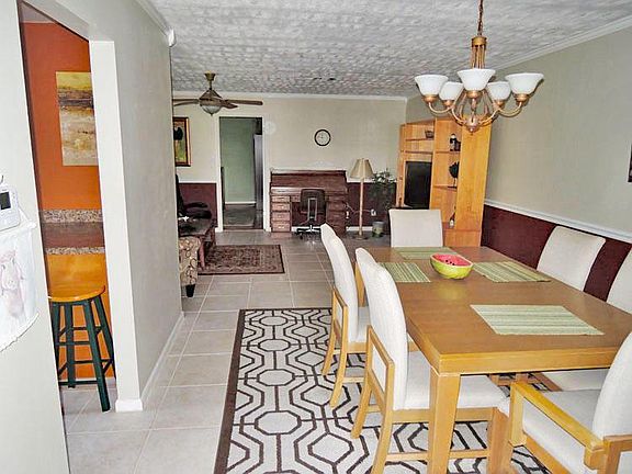 5th image of 623 Pines Knoll Dr APT A
