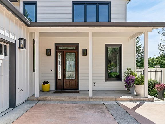 3rd image of 4990 Lakepointe Circle