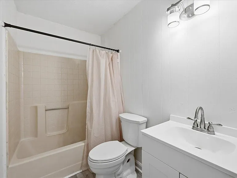 519 S 13th St — Photo 9