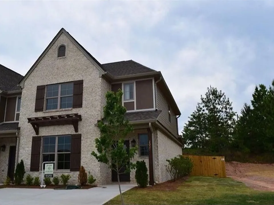 2037 Stephanie Ct